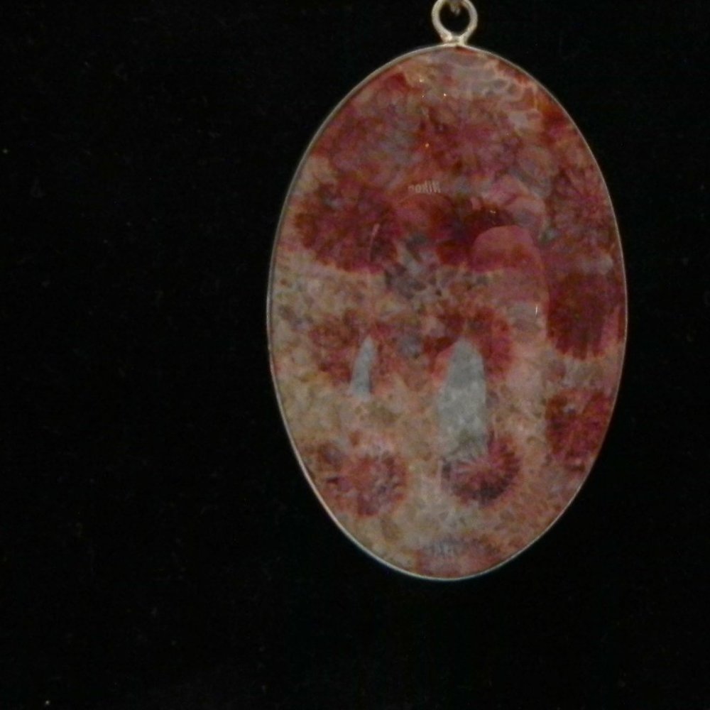 Stone pendant necklace